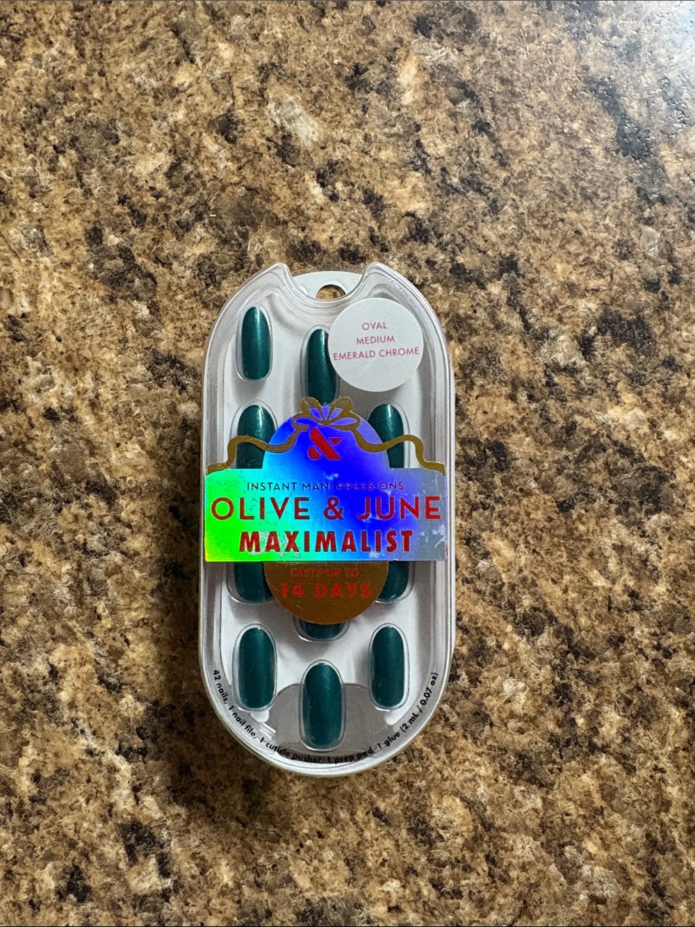 OLIVE & JUNE Maximalist Press-On Nails - Emerald Chrome Oval